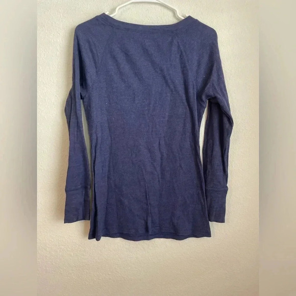 Old Navy women’s Indigo waffle knit long sleeve stretch shirt size L - Picture 2 of 4